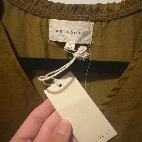 Melloday Top Women's Small Brown 3/4 Sleeve Blouse V-Neck 100% Polyester - Picture 2 of 4